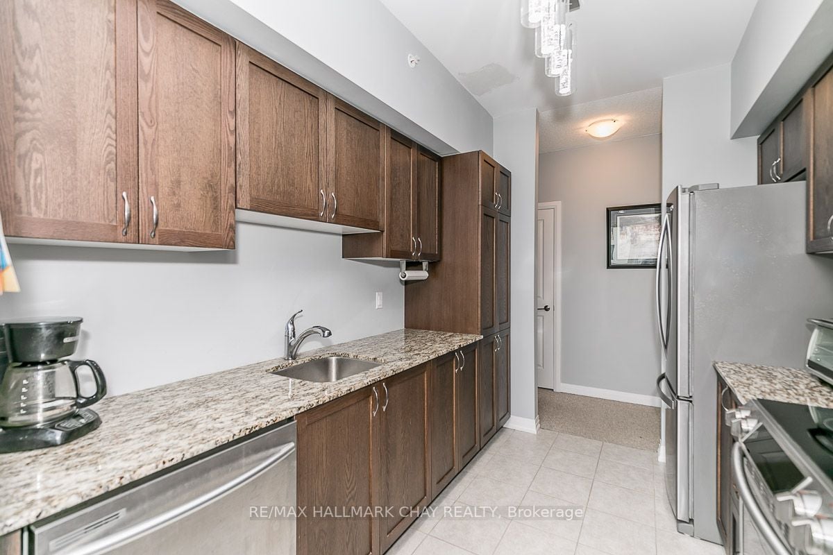 306 Essa Rd, #302