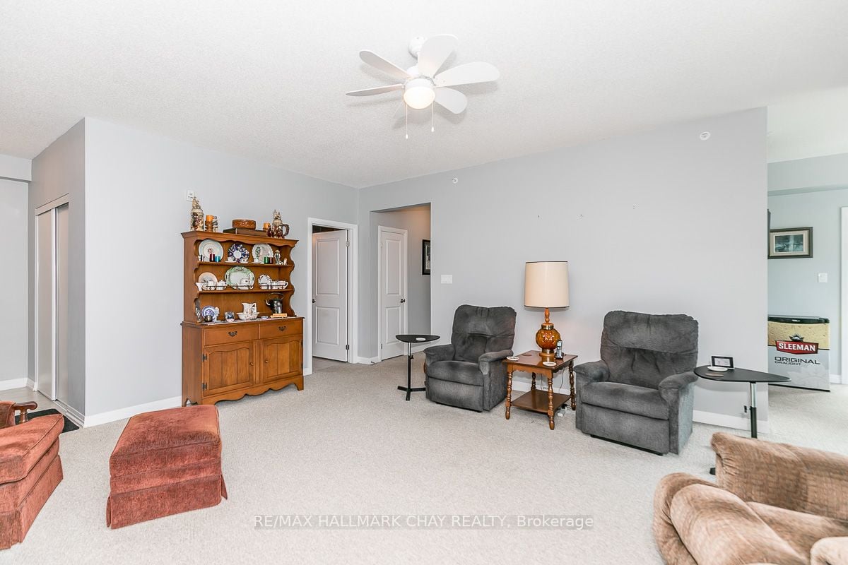 306 Essa Rd, #302