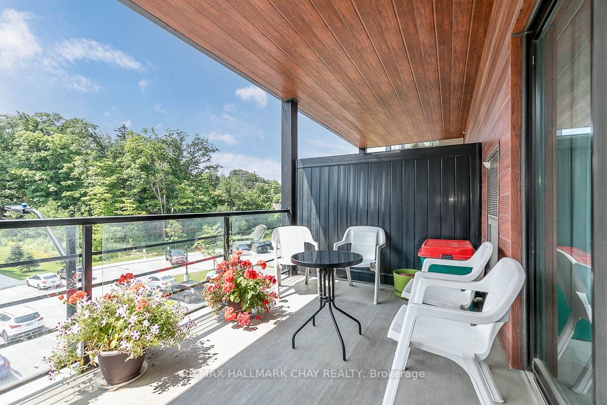 306 Essa Rd, #302