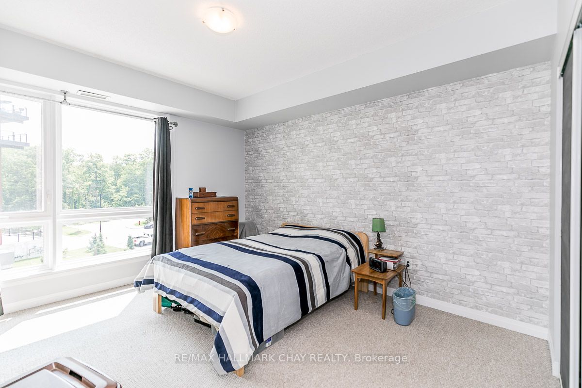 306 Essa Rd, #302