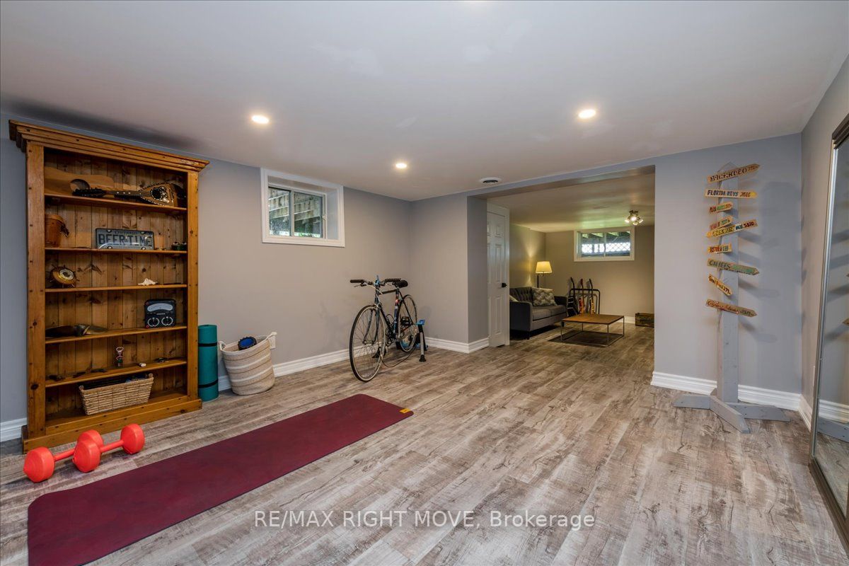 52 Maple Dr
