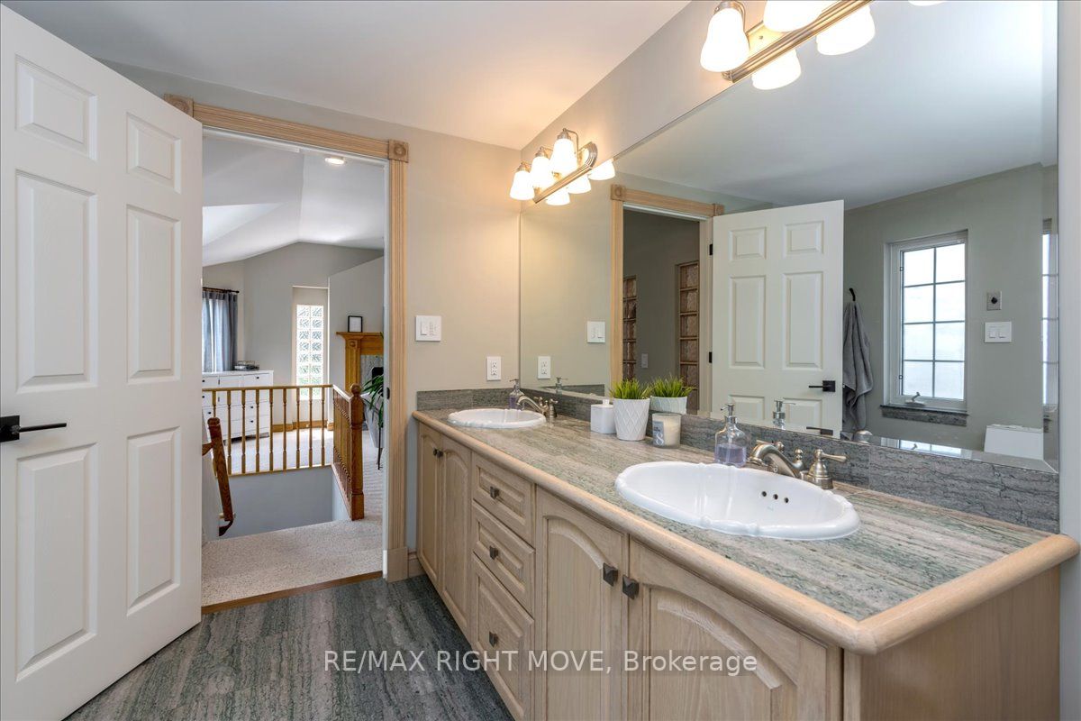 52 Maple Dr