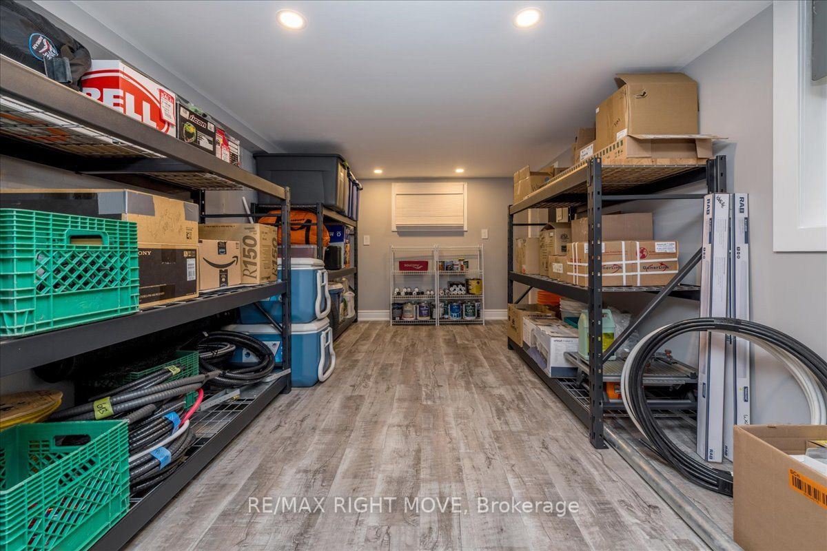 52 Maple Dr