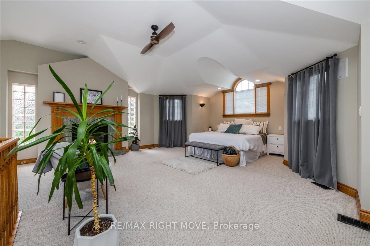 52 Maple Dr