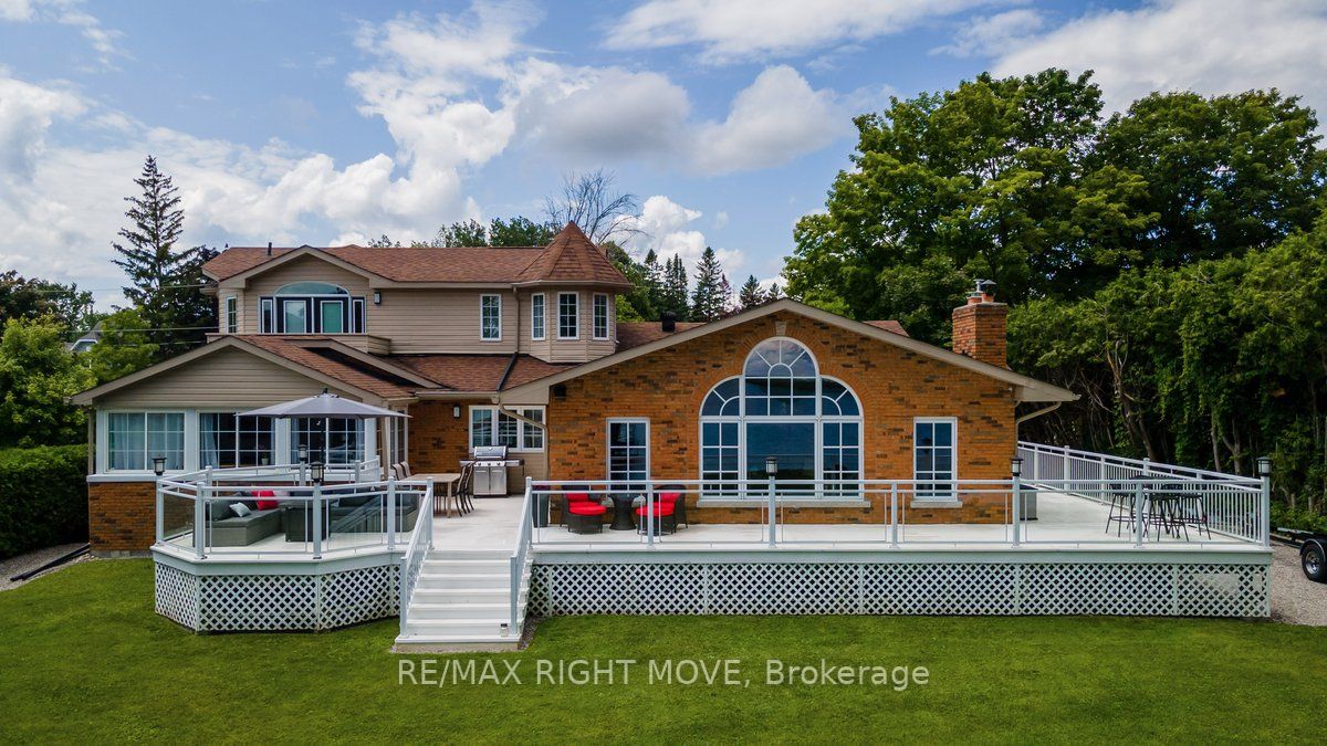 52 Maple Dr
