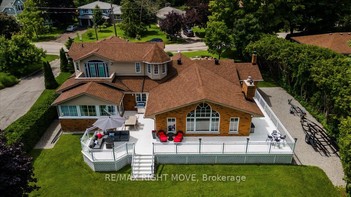 52 Maple Dr