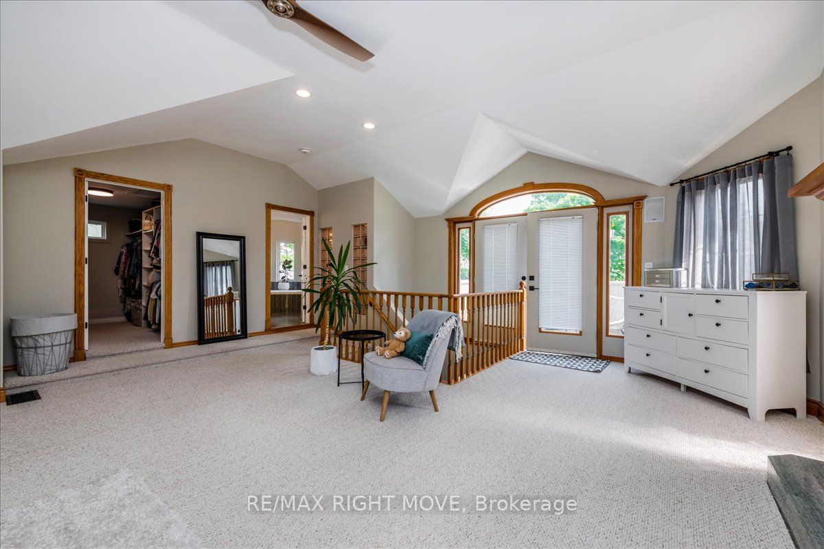 52 Maple Dr