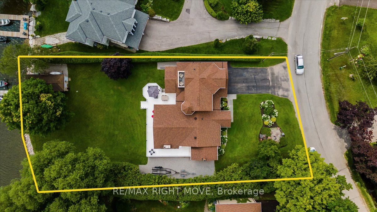 52 Maple Dr