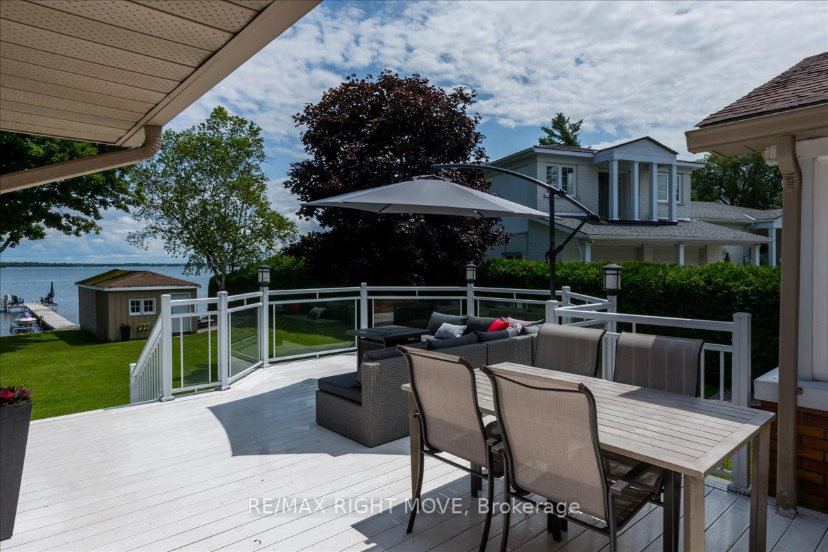 52 Maple Dr