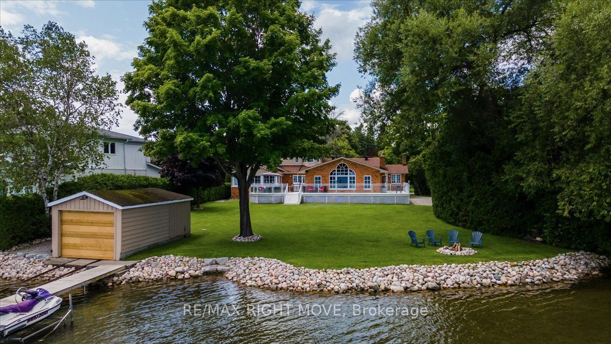 52 Maple Dr