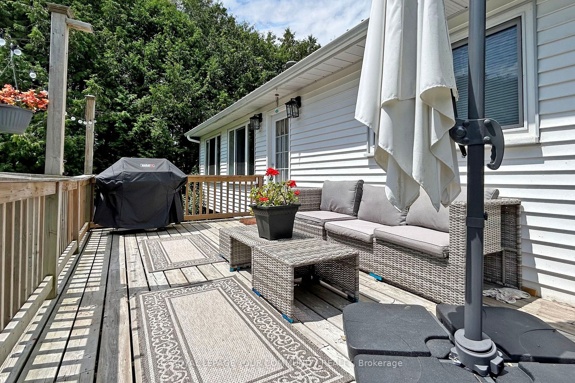 859 Lakeshore Road E