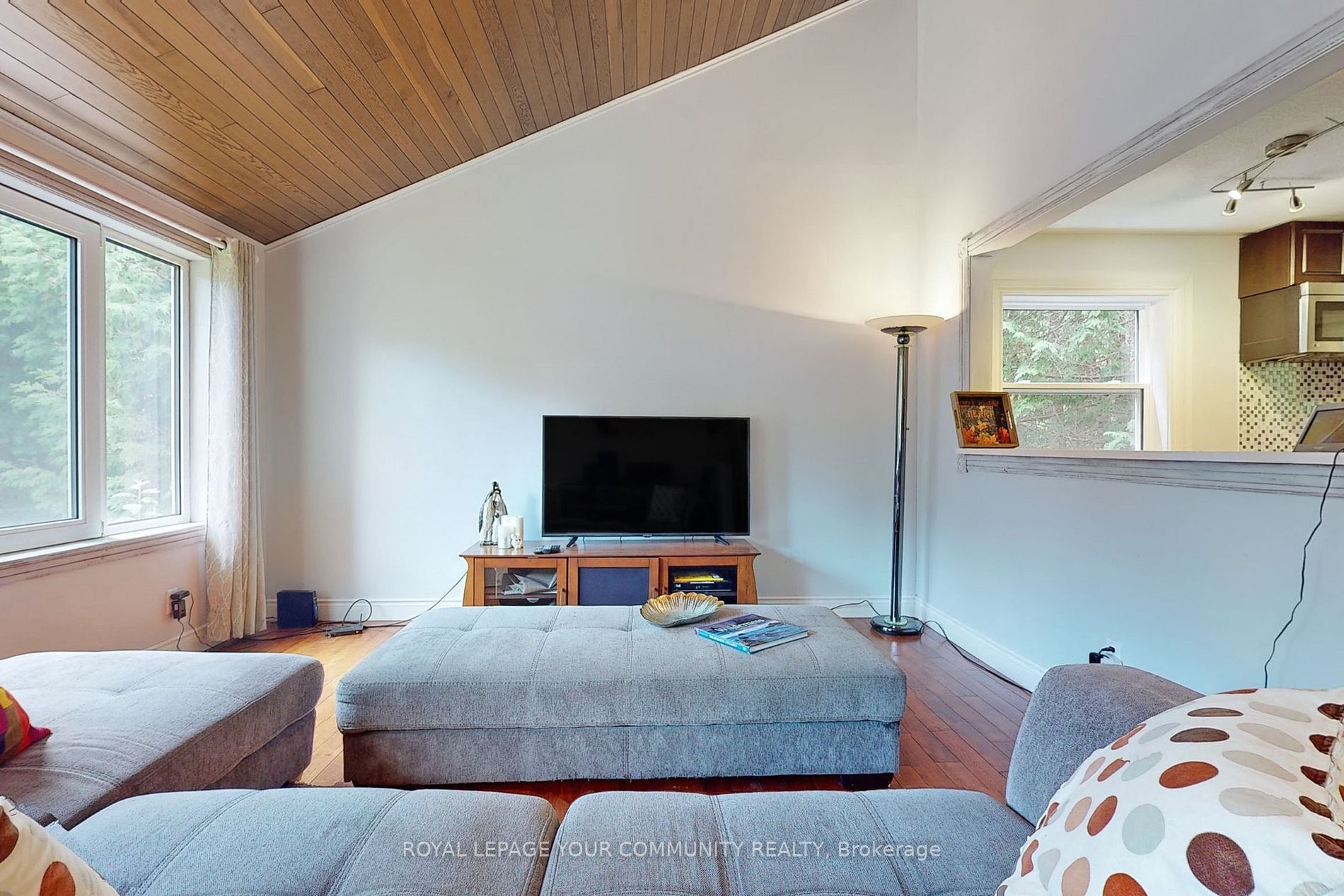 859 Lakeshore Road E