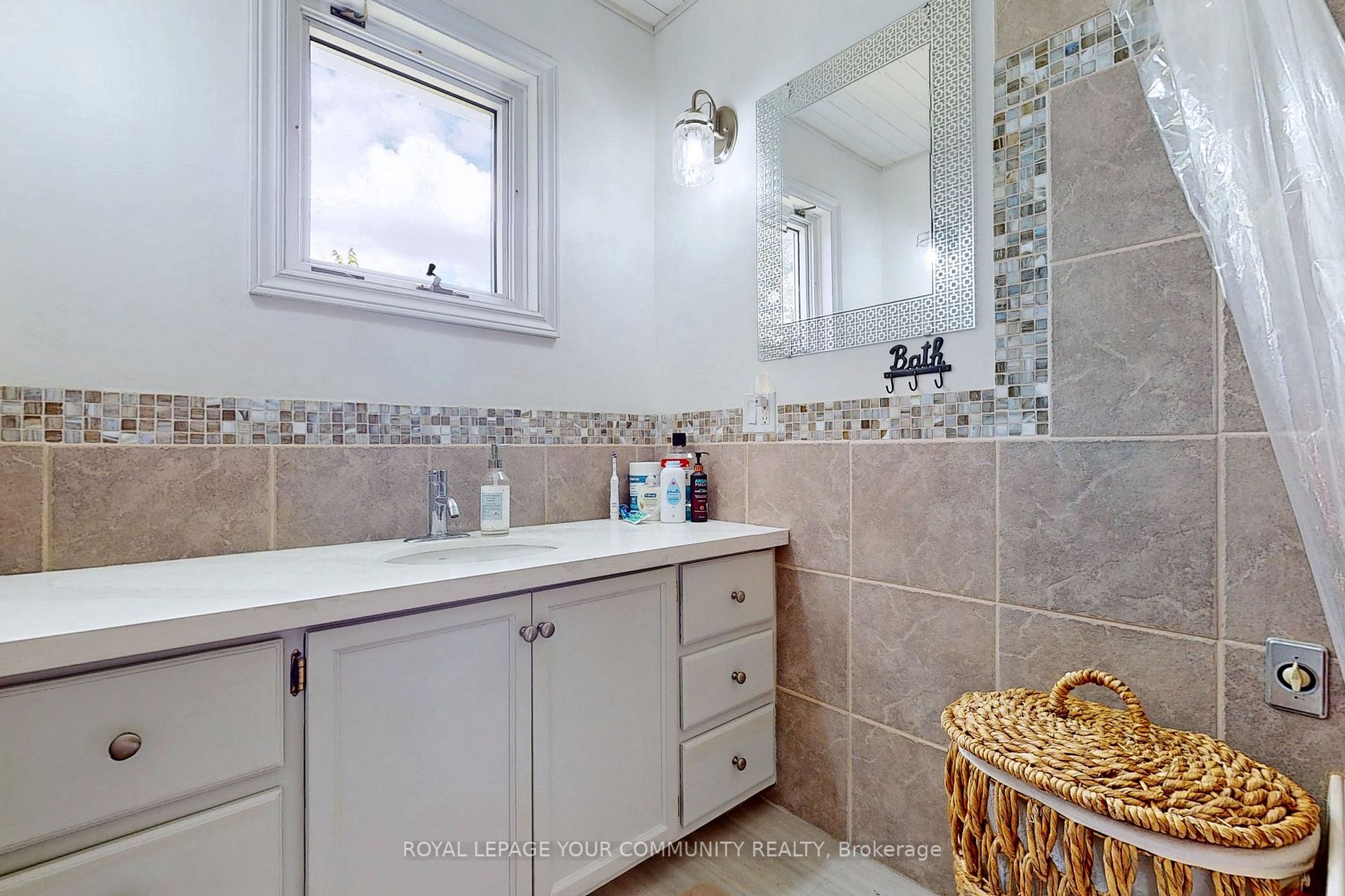 859 Lakeshore Road E