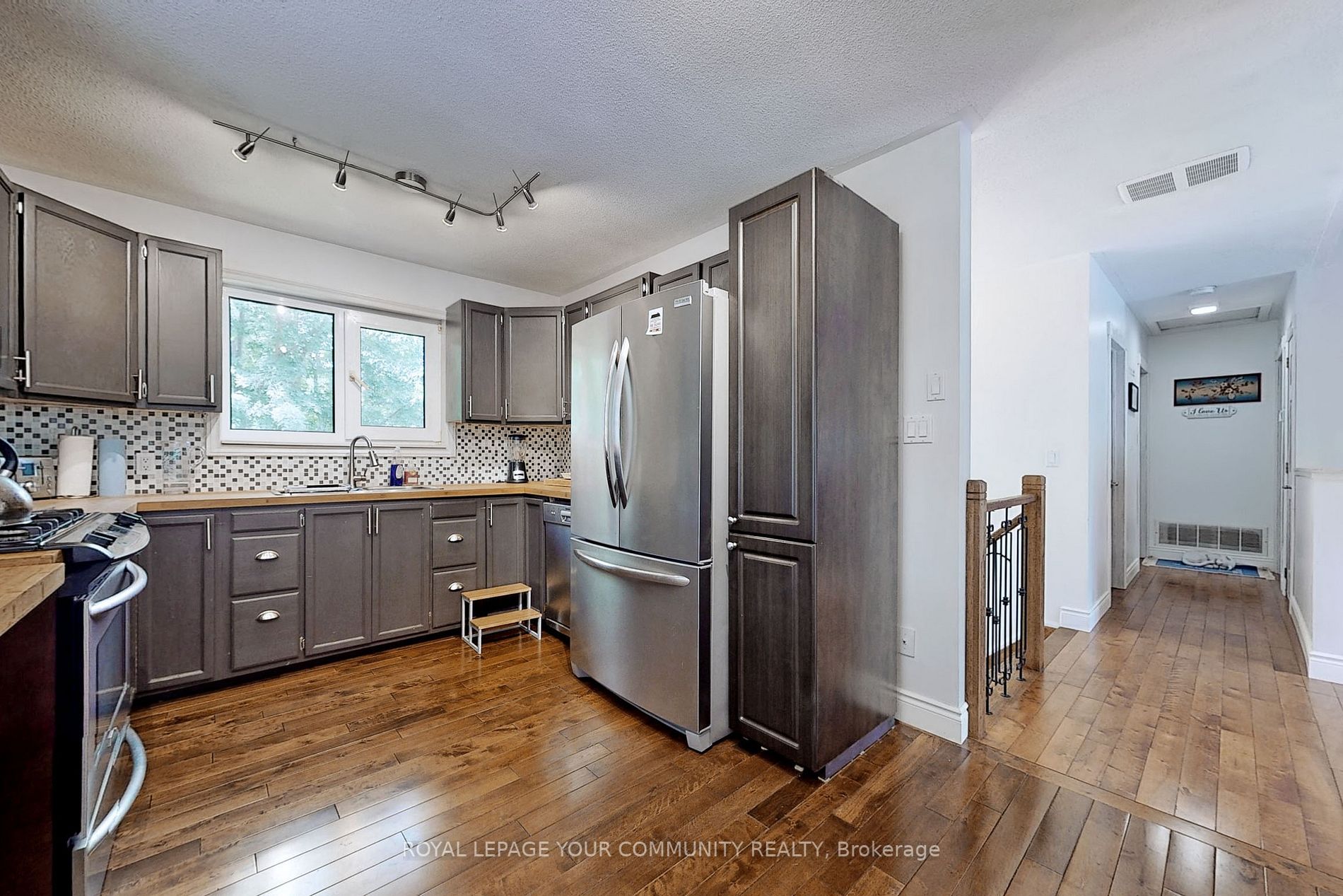 859 Lakeshore Road E