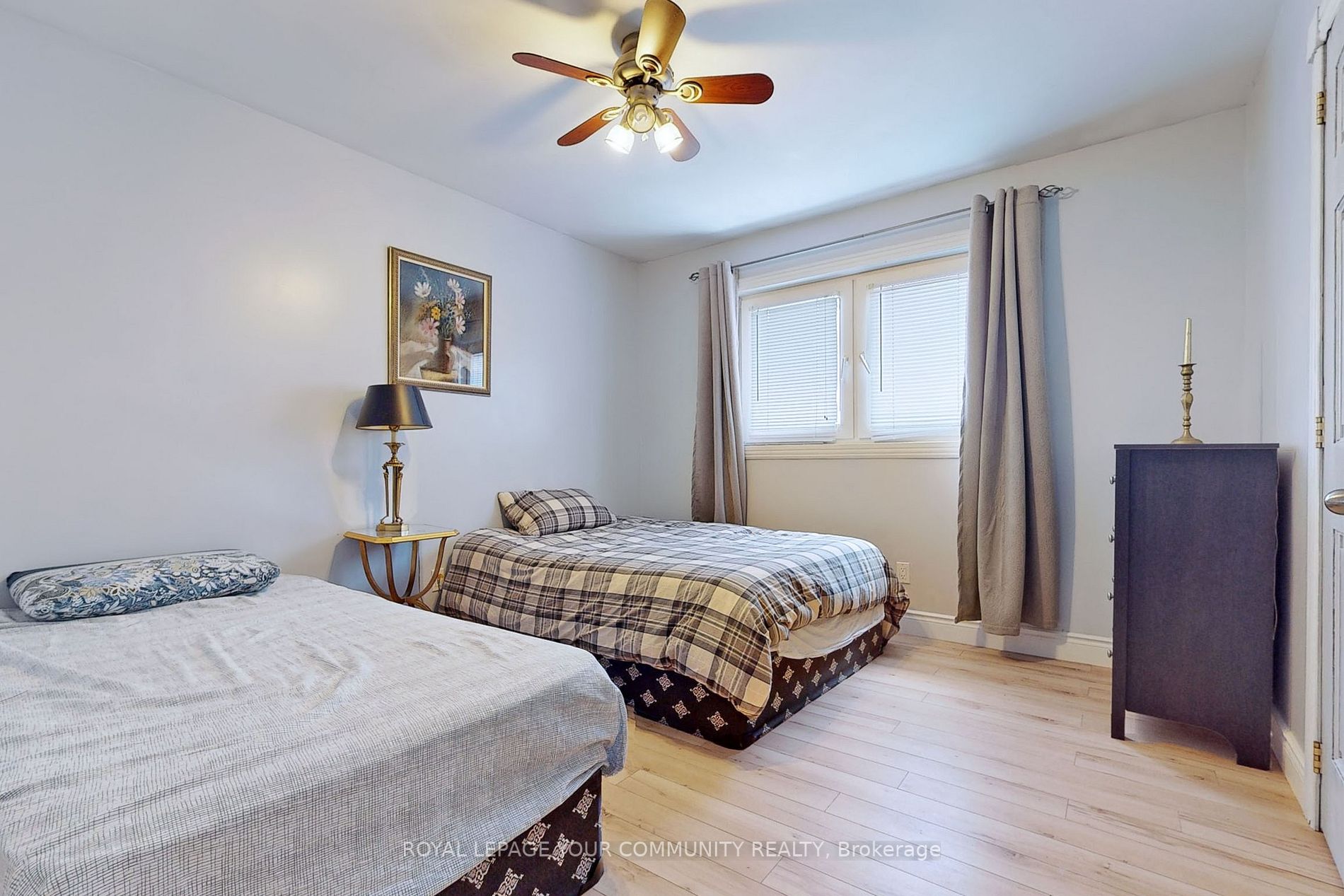 859 Lakeshore Road E