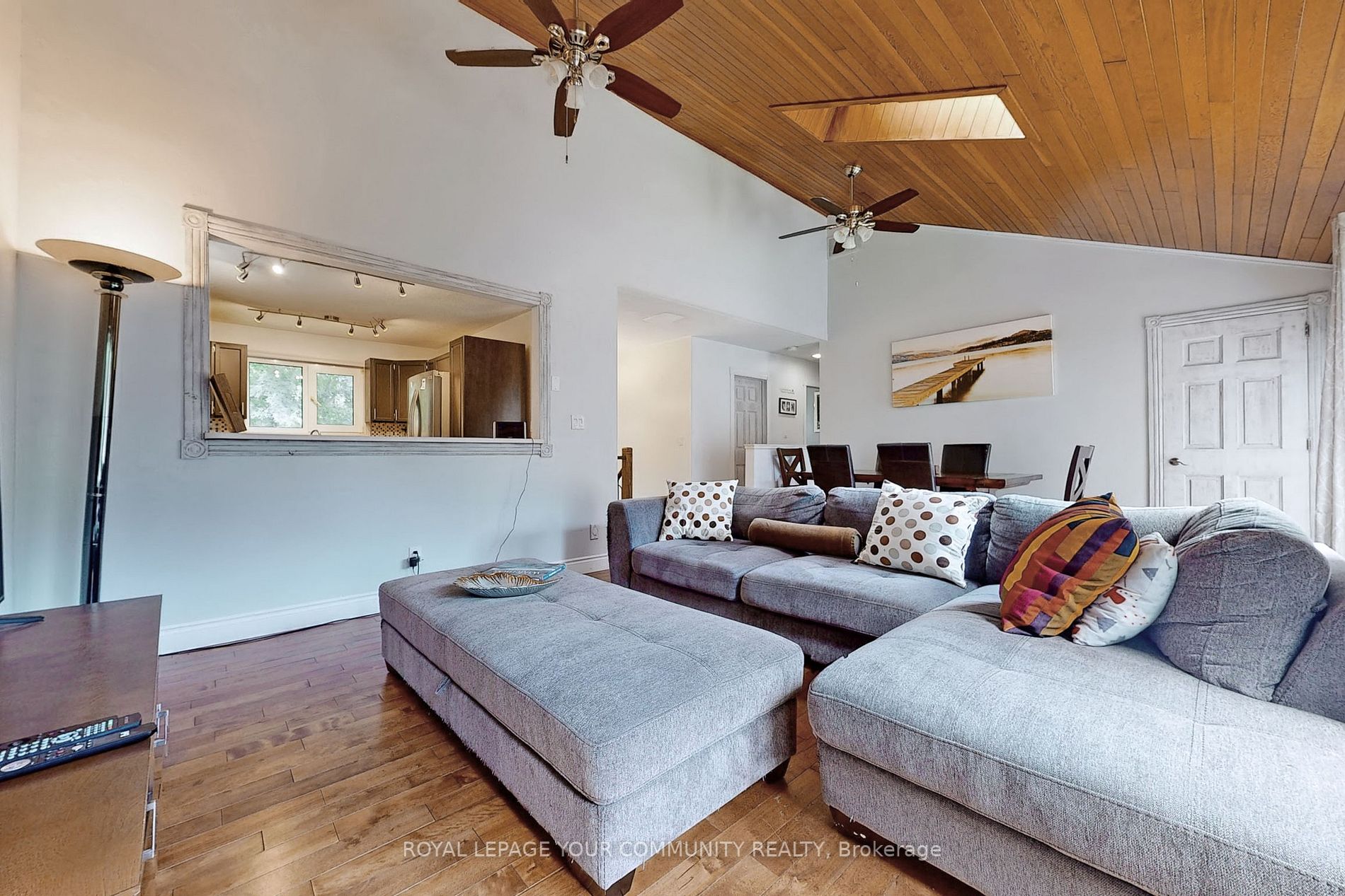 859 Lakeshore Road E