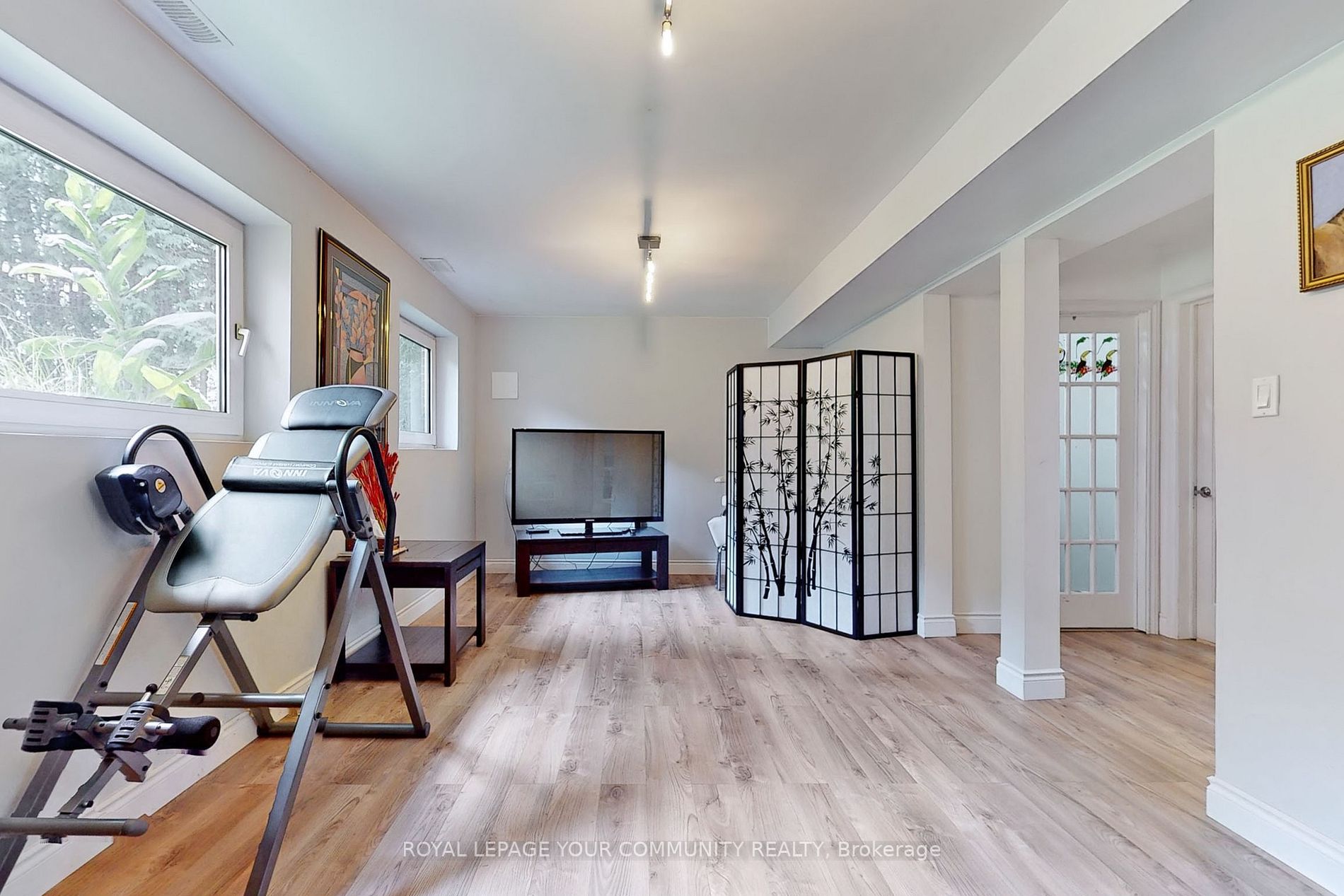 859 Lakeshore Road E