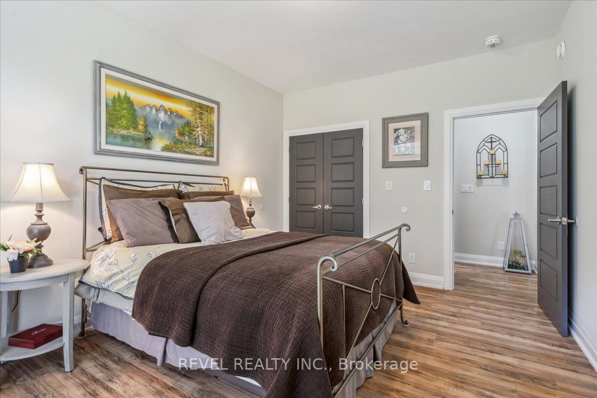 Listing S6684144 - Large Photo # 14