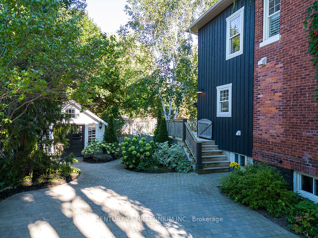 441 Maple St