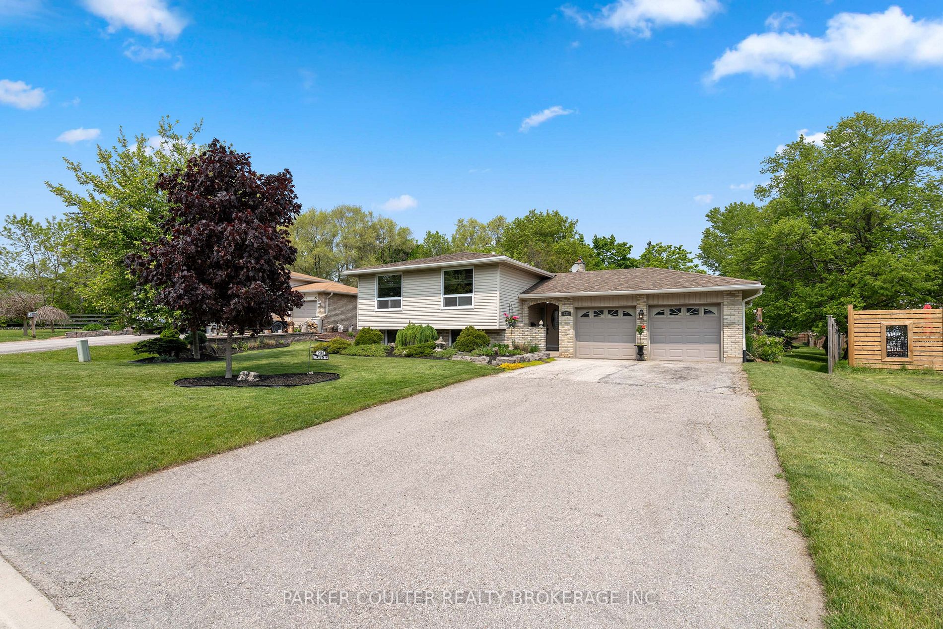 233 Walnut Cres