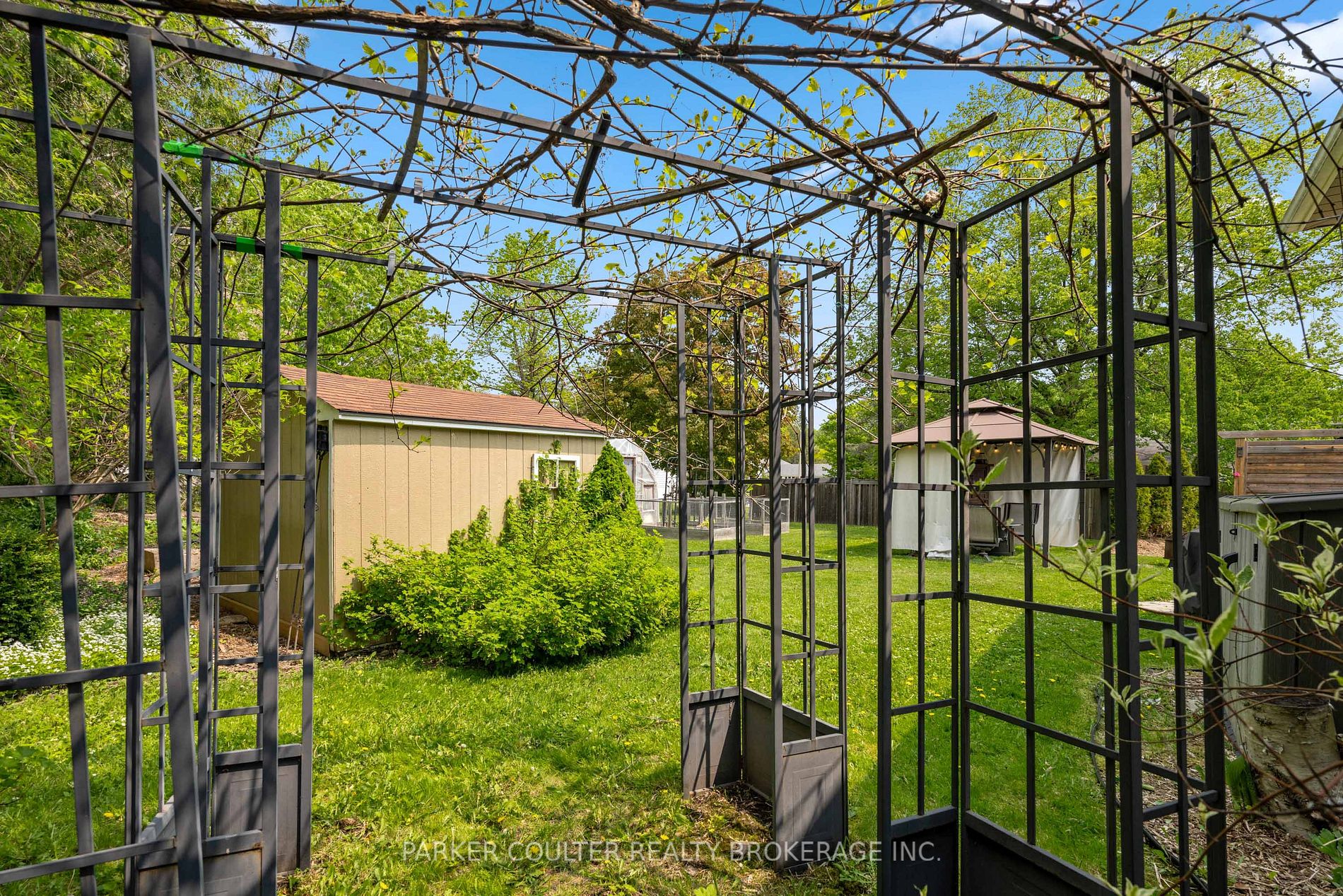 233 Walnut Cres