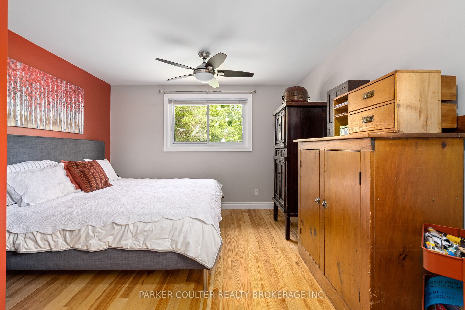 233 Walnut Cres