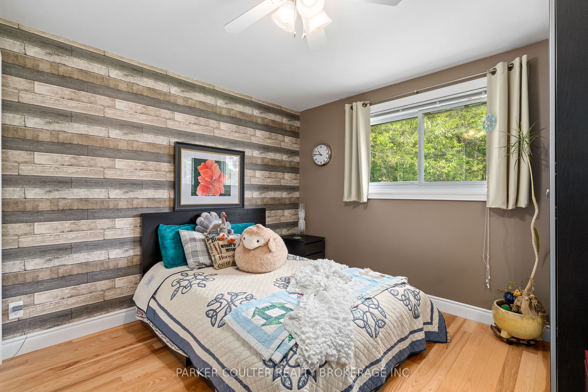 233 Walnut Cres