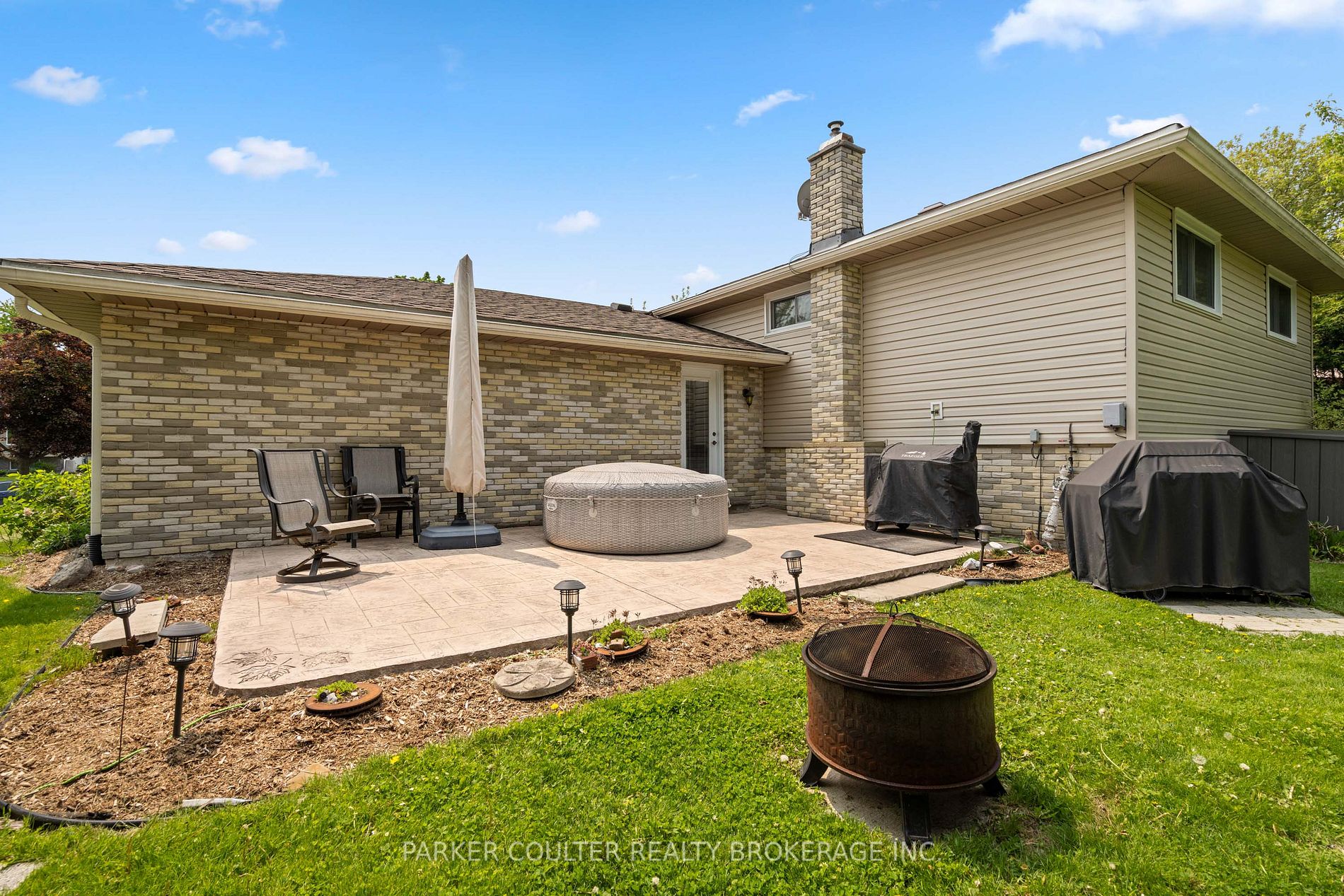 233 Walnut Cres