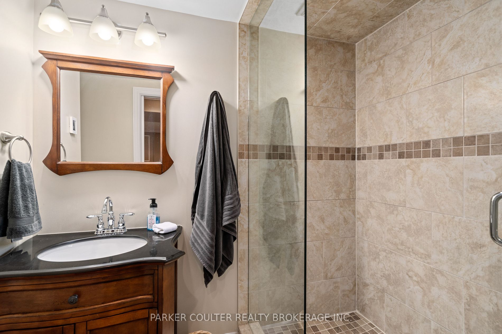 233 Walnut Cres