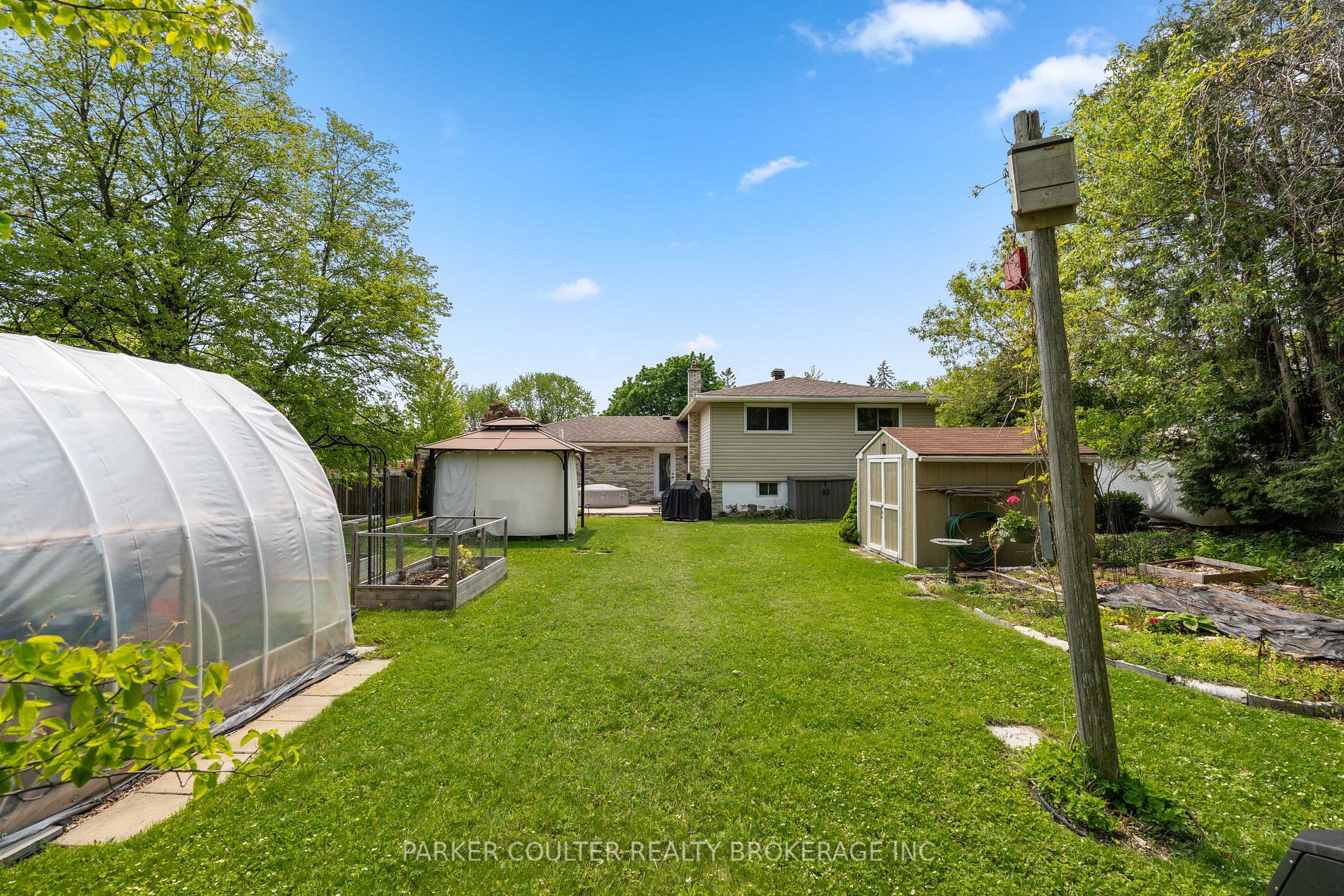 233 Walnut Cres