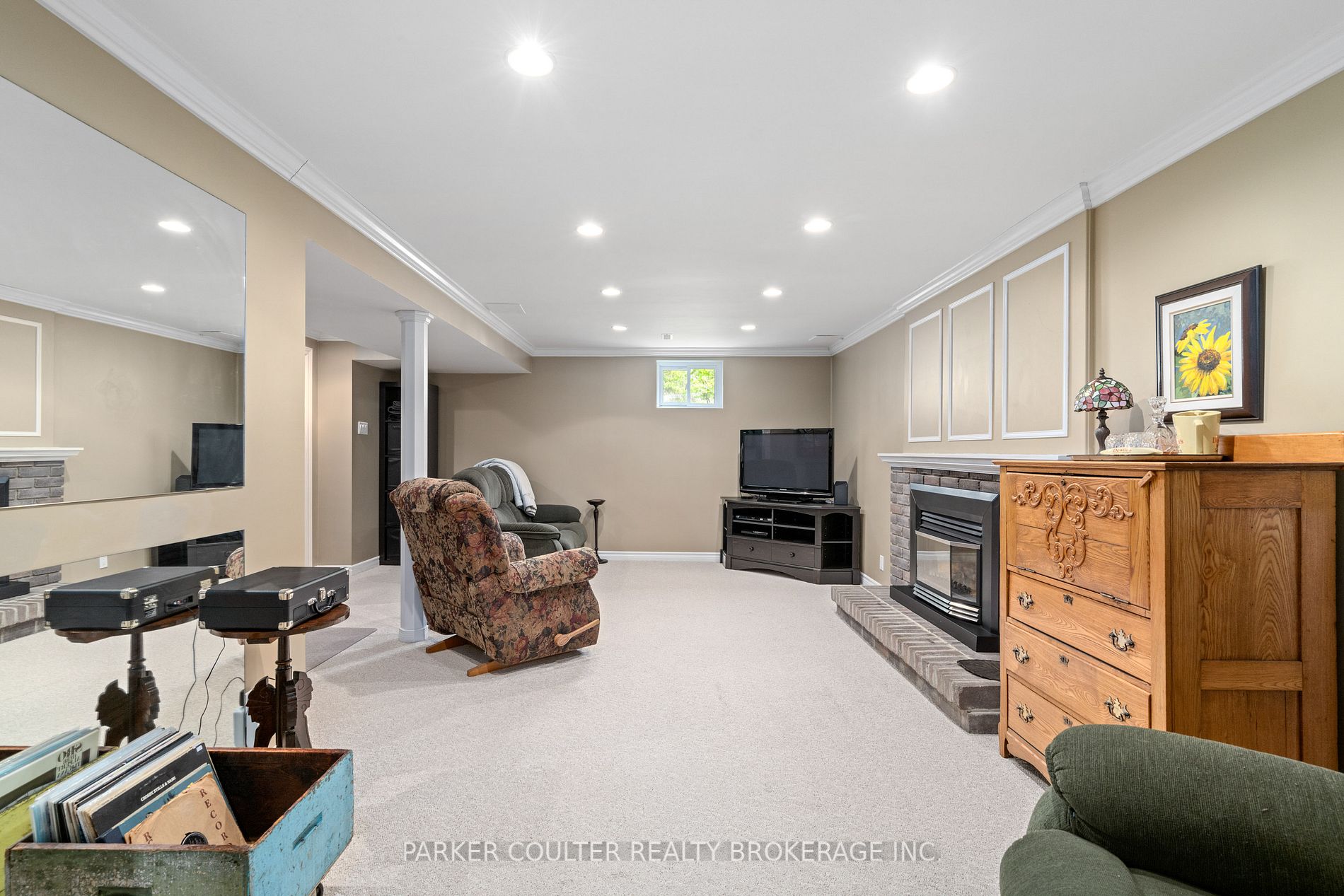 233 Walnut Cres