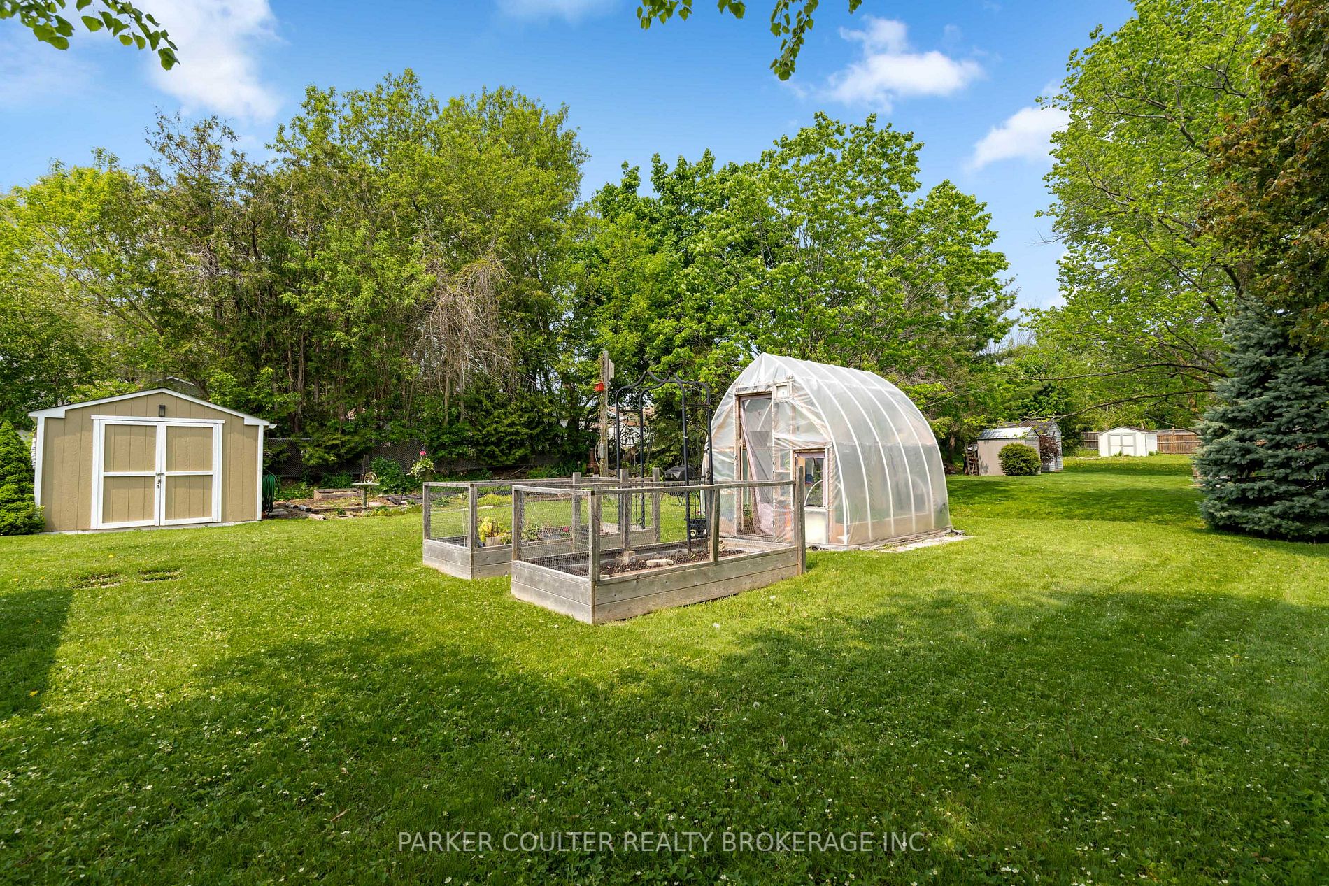 233 Walnut Cres