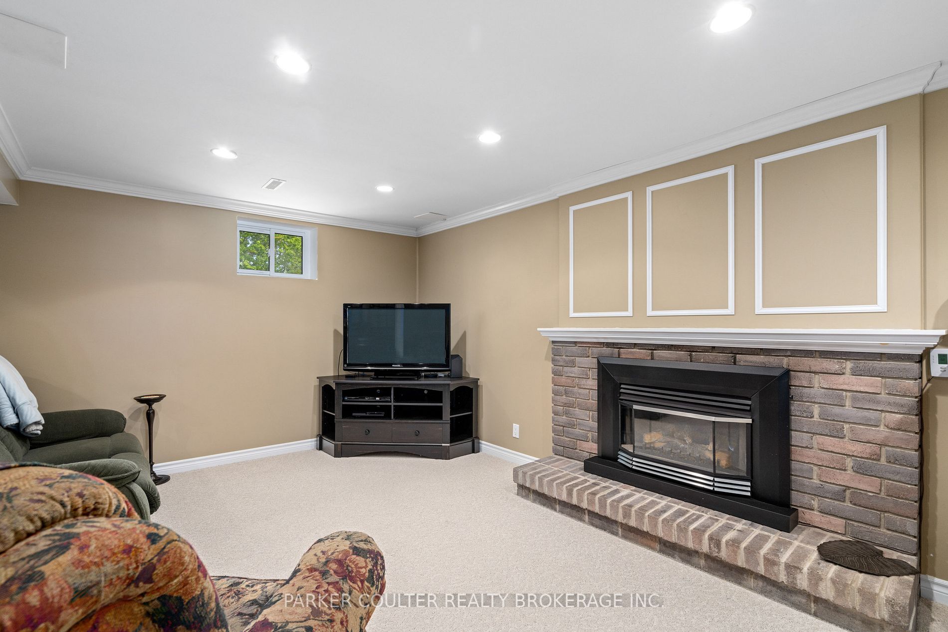 233 Walnut Cres