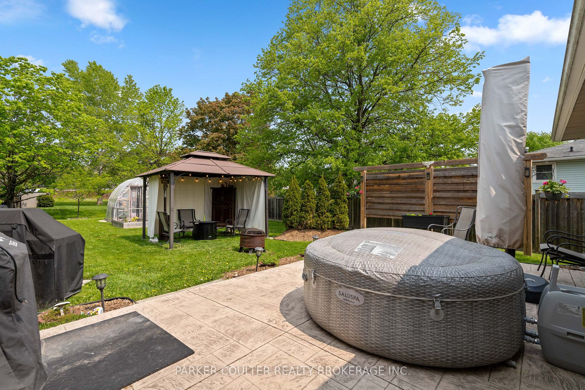 233 Walnut Cres