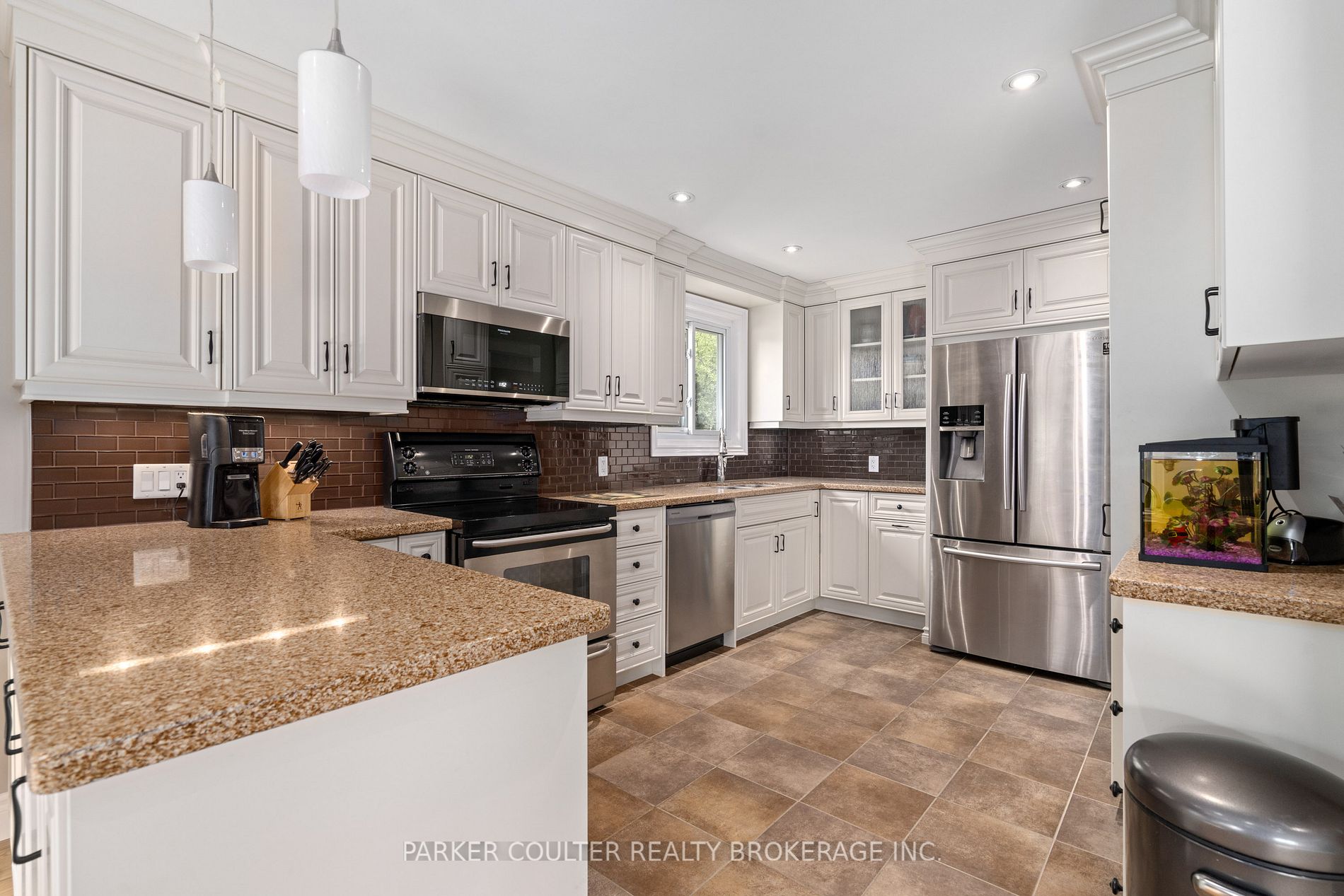 233 Walnut Cres