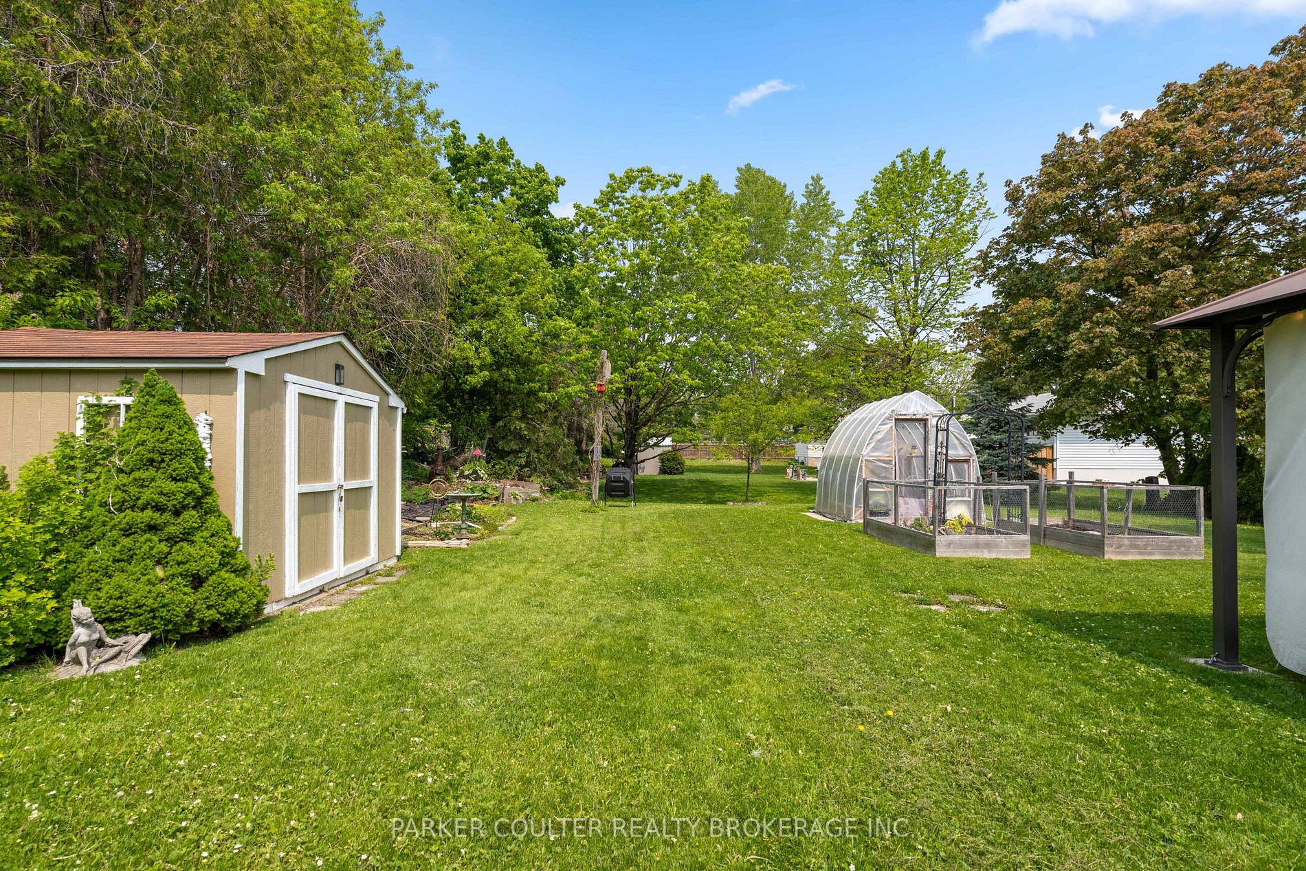 233 Walnut Cres