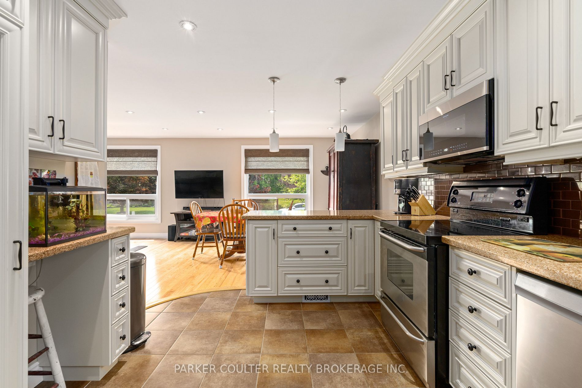233 Walnut Cres