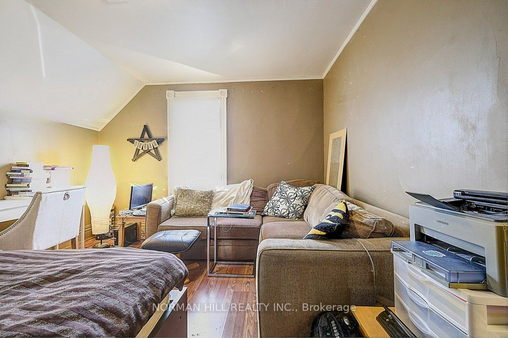 78 Burton Ave