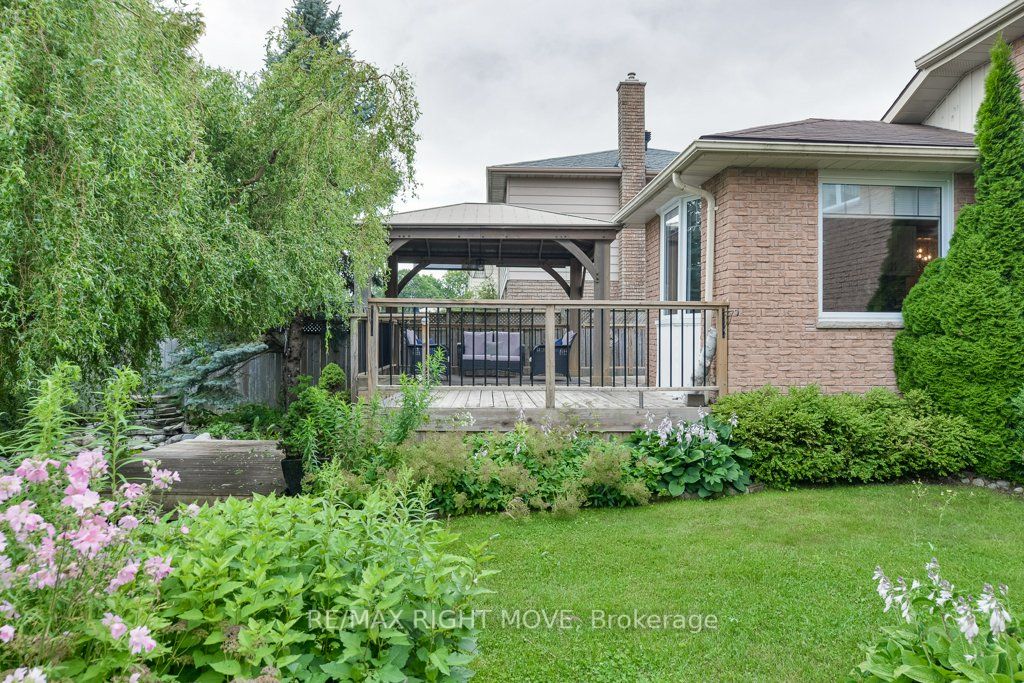48 Laurentian Lane
