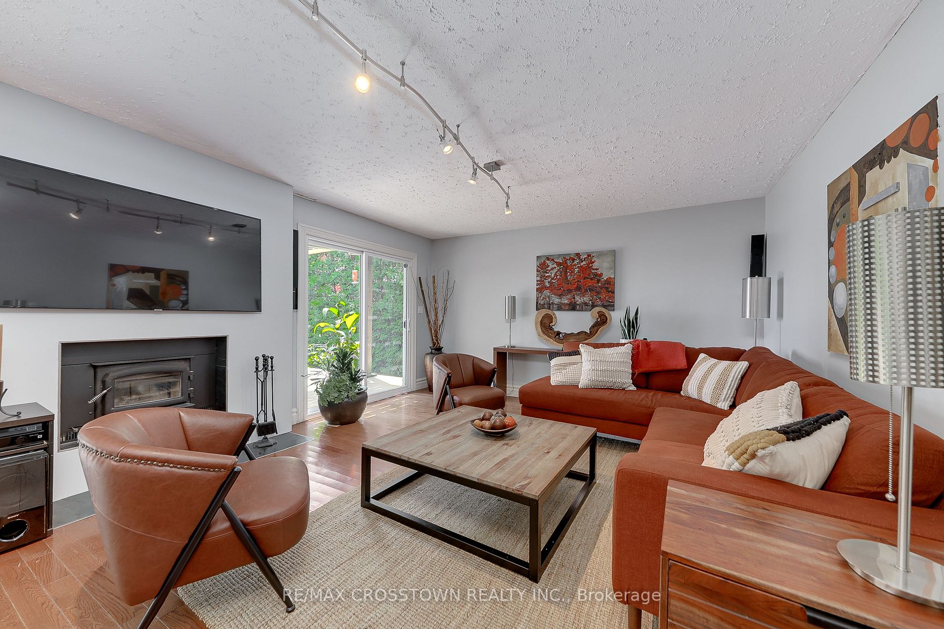2679 Lakeshore Road E