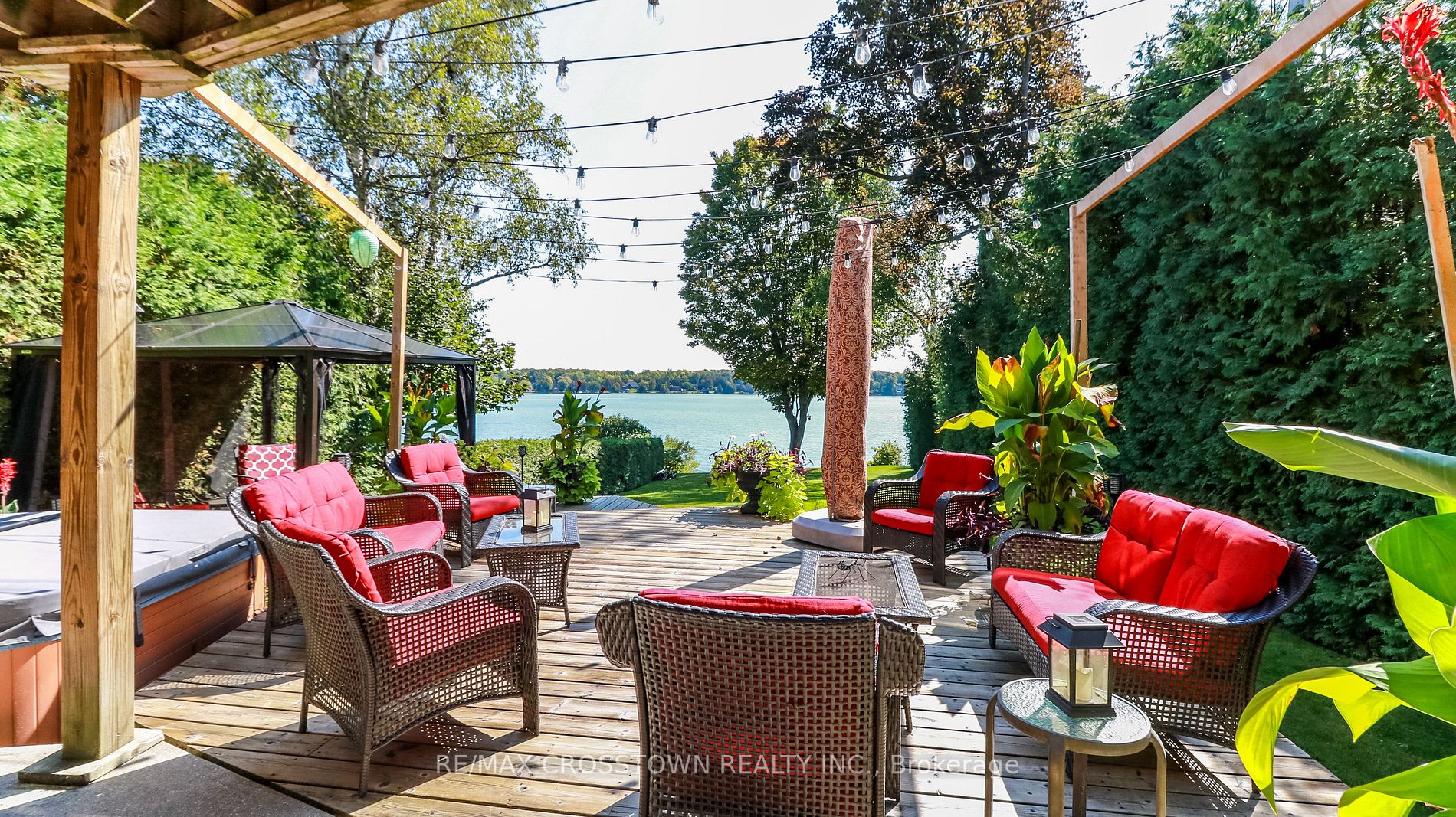 2679 Lakeshore Road E