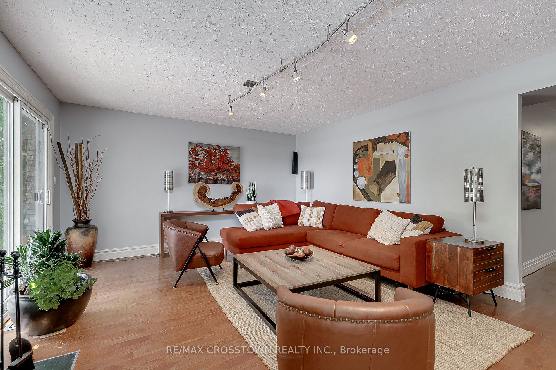 2679 Lakeshore Road E