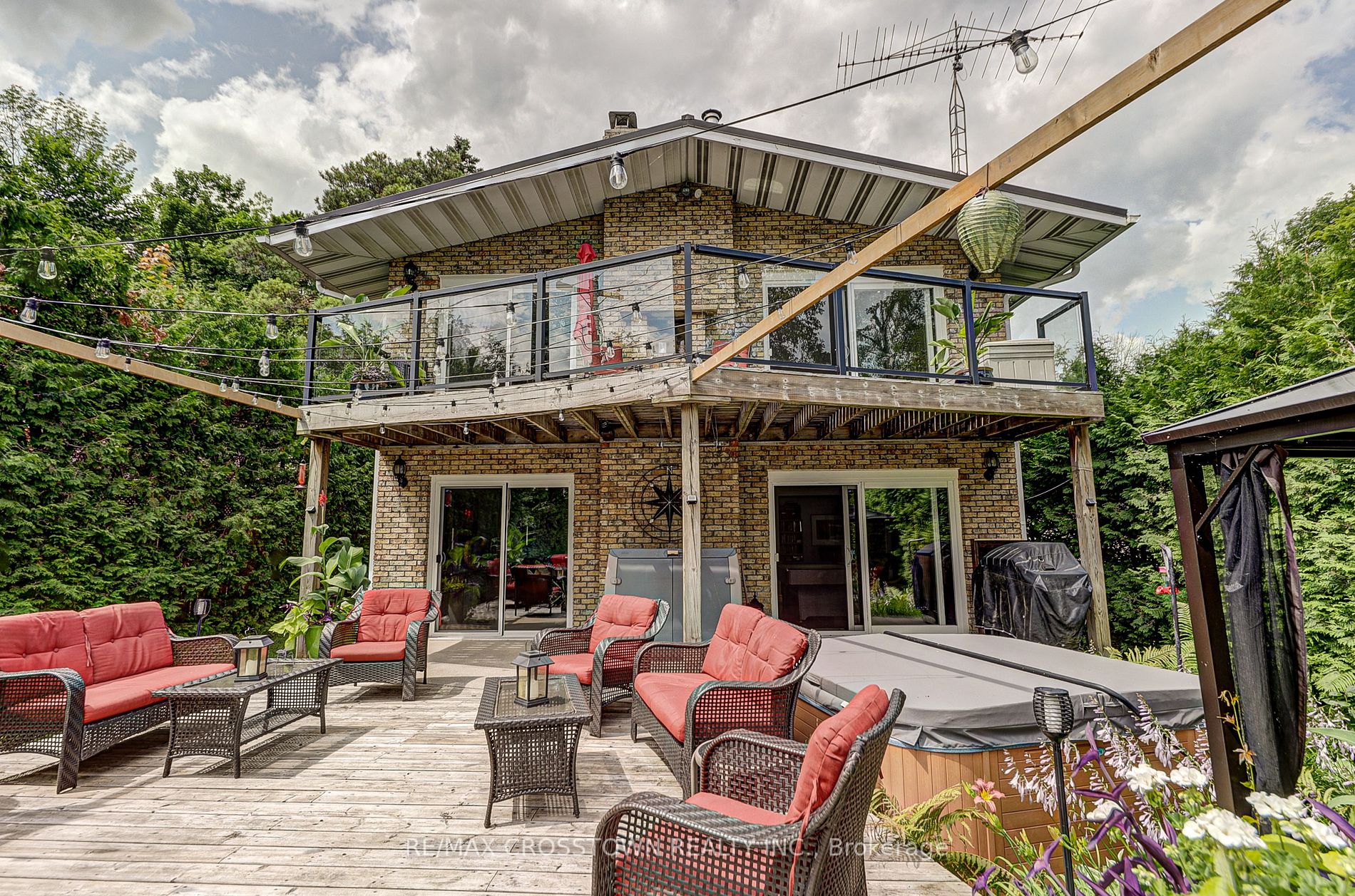 2679 Lakeshore Road E
