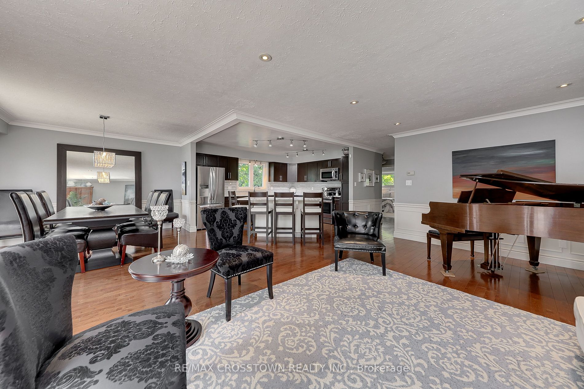 2679 Lakeshore Road E