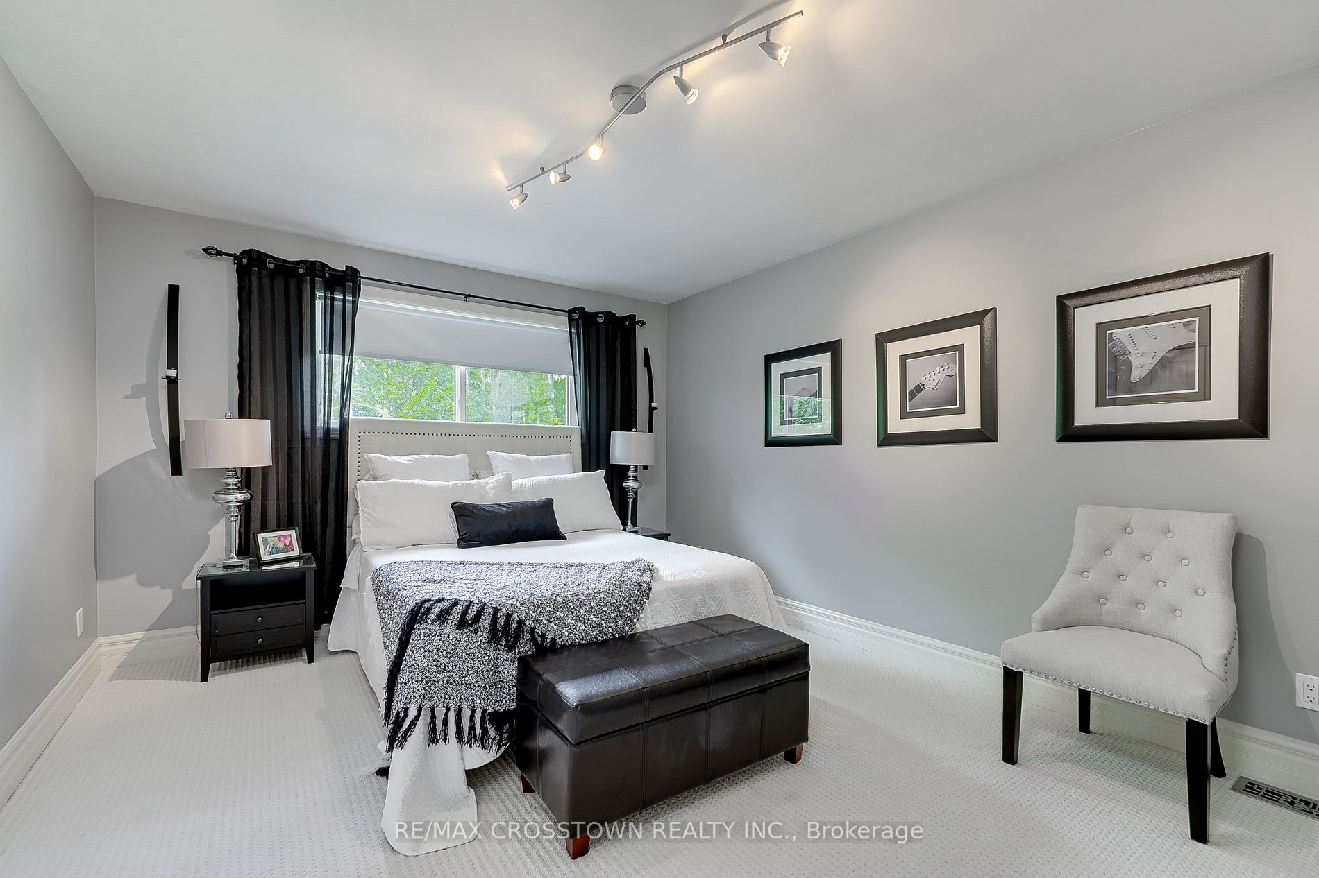 2679 Lakeshore Road E