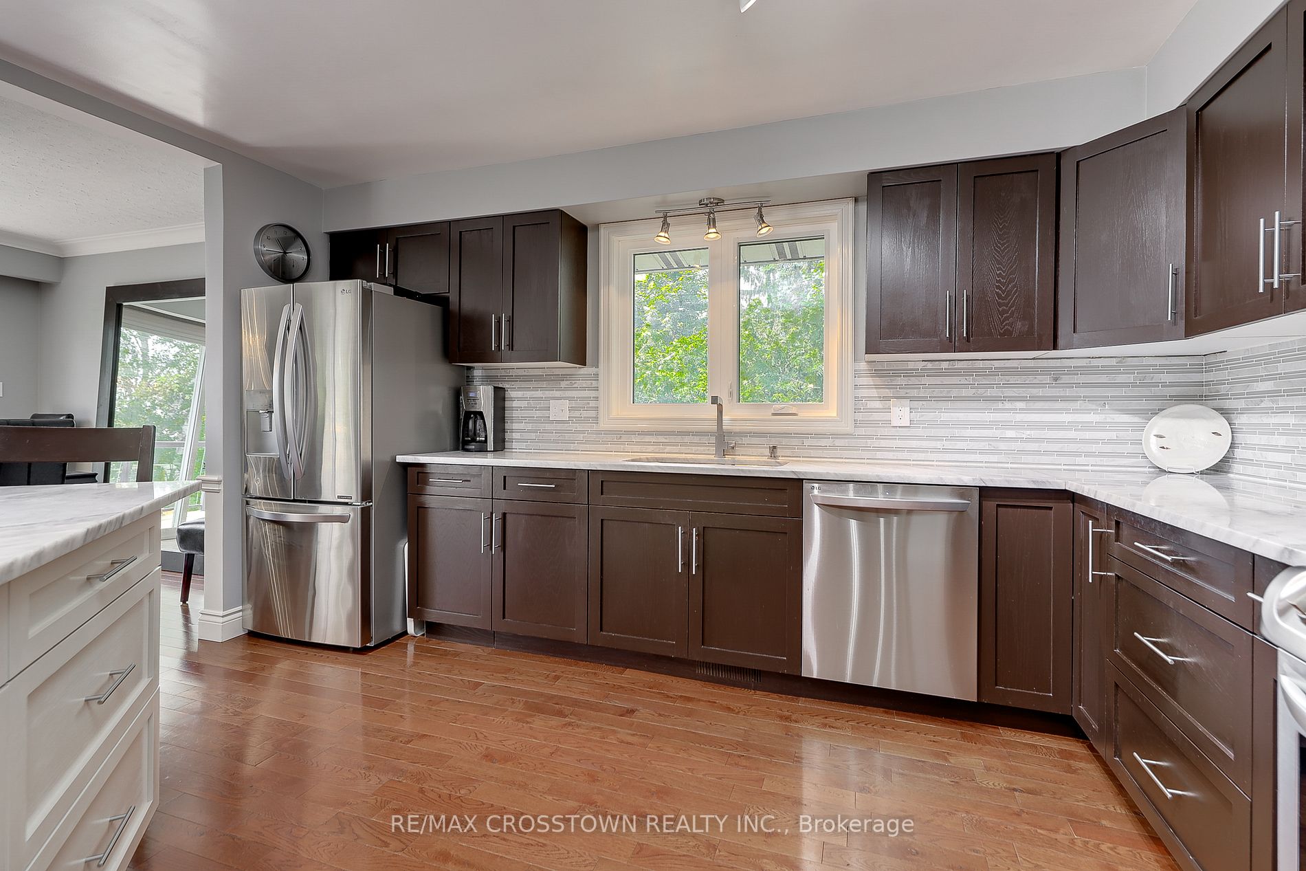 2679 Lakeshore Road E