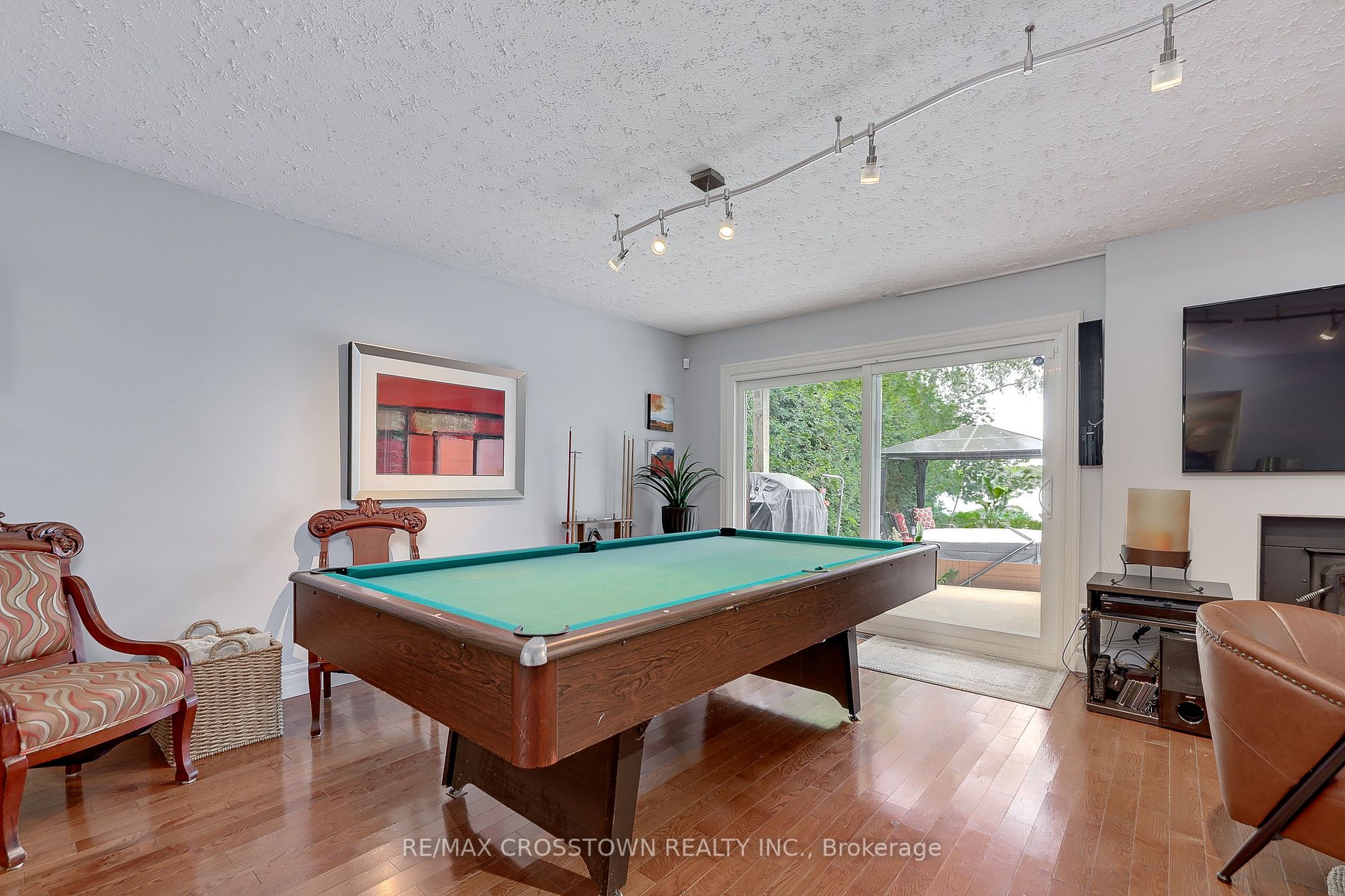 2679 Lakeshore Road E