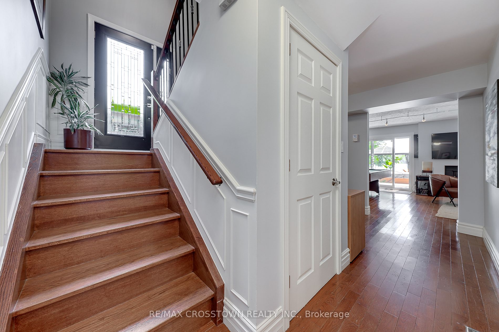 2679 Lakeshore Road E