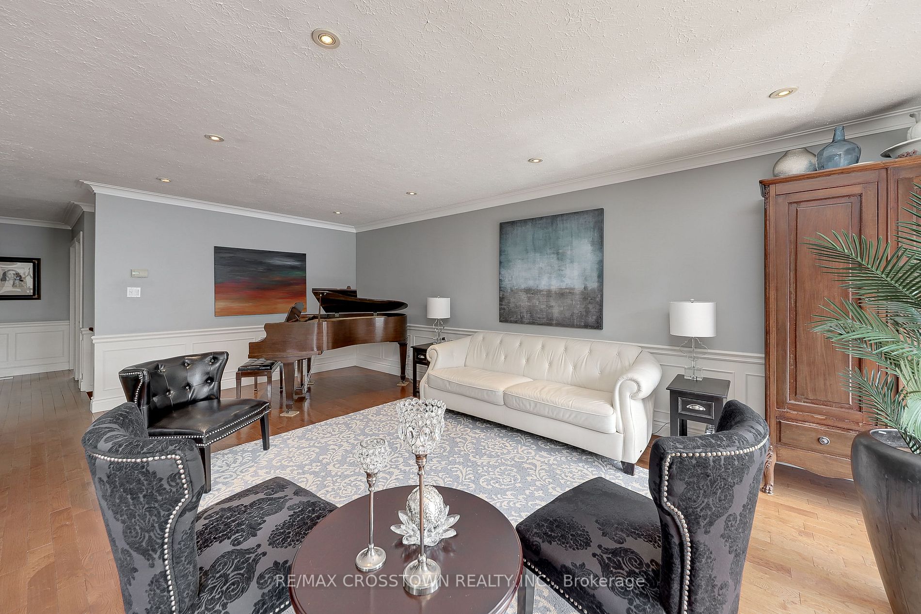 2679 Lakeshore Road E