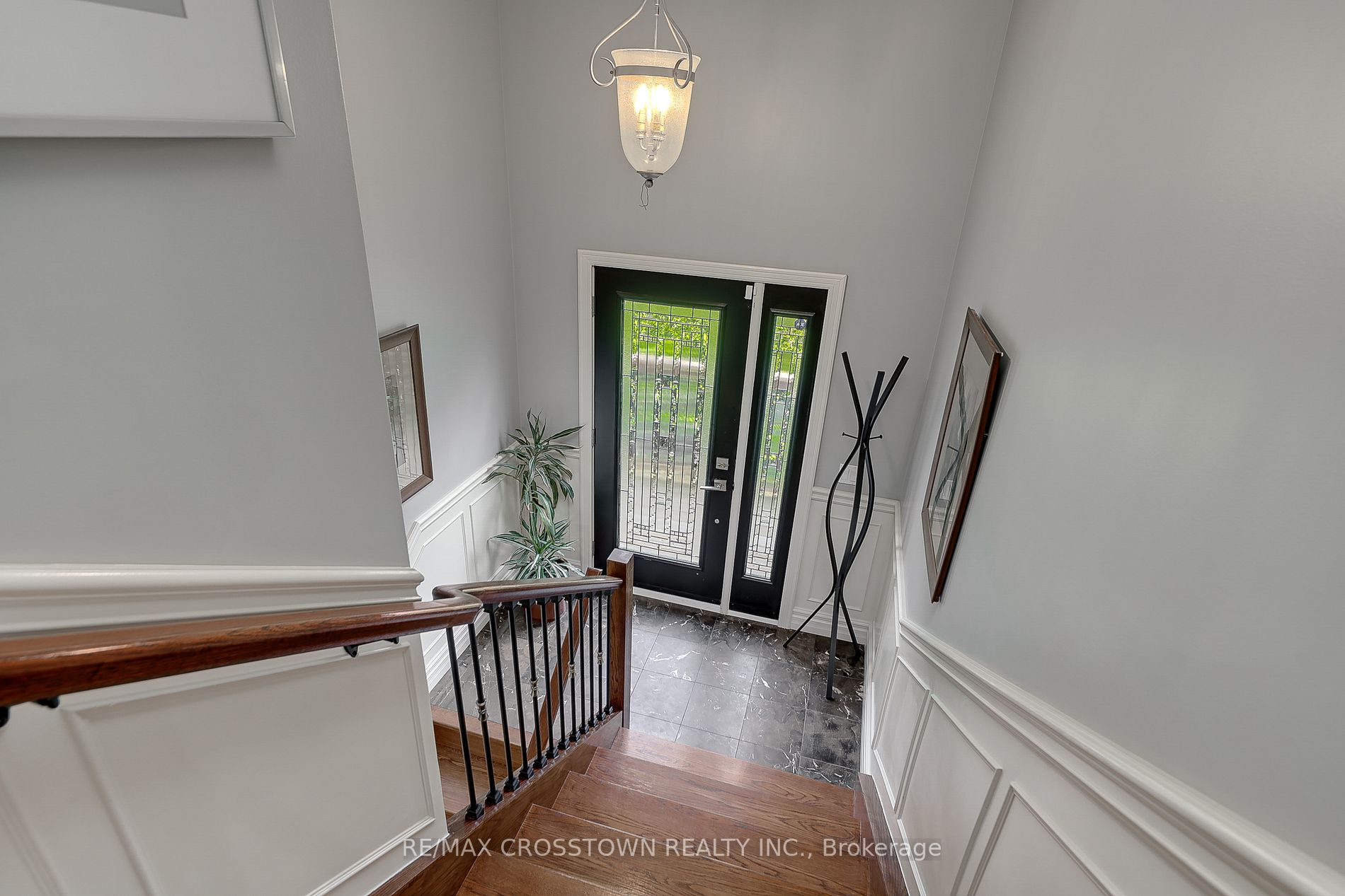 2679 Lakeshore Road E